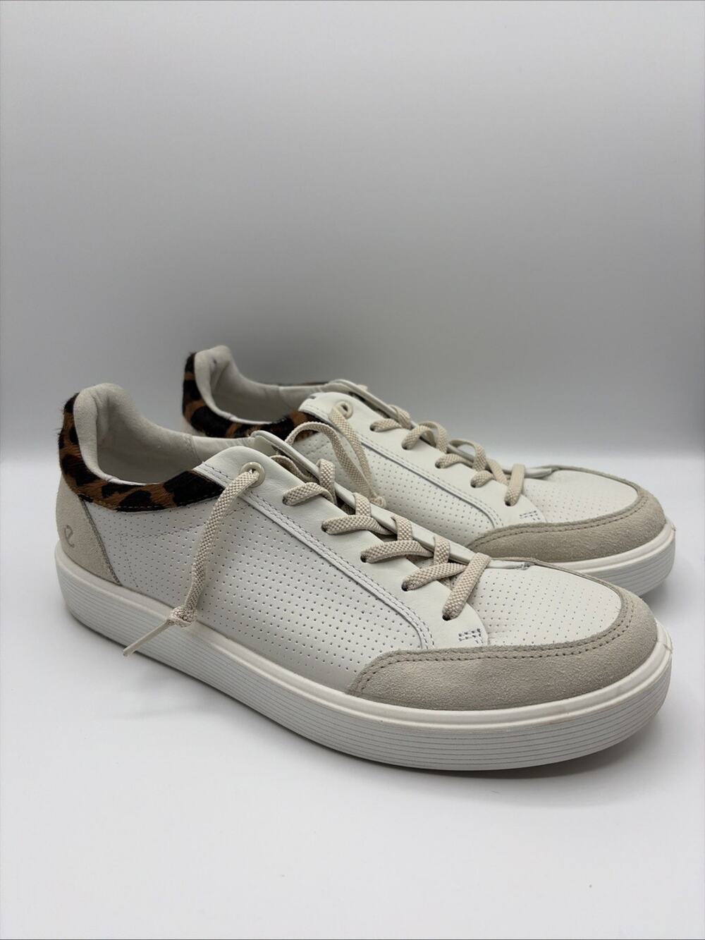 ECCO Soft White Leather Lace Up Sneakers Women’s Sz US 8-8.5 EU 39 Comfort Shoes